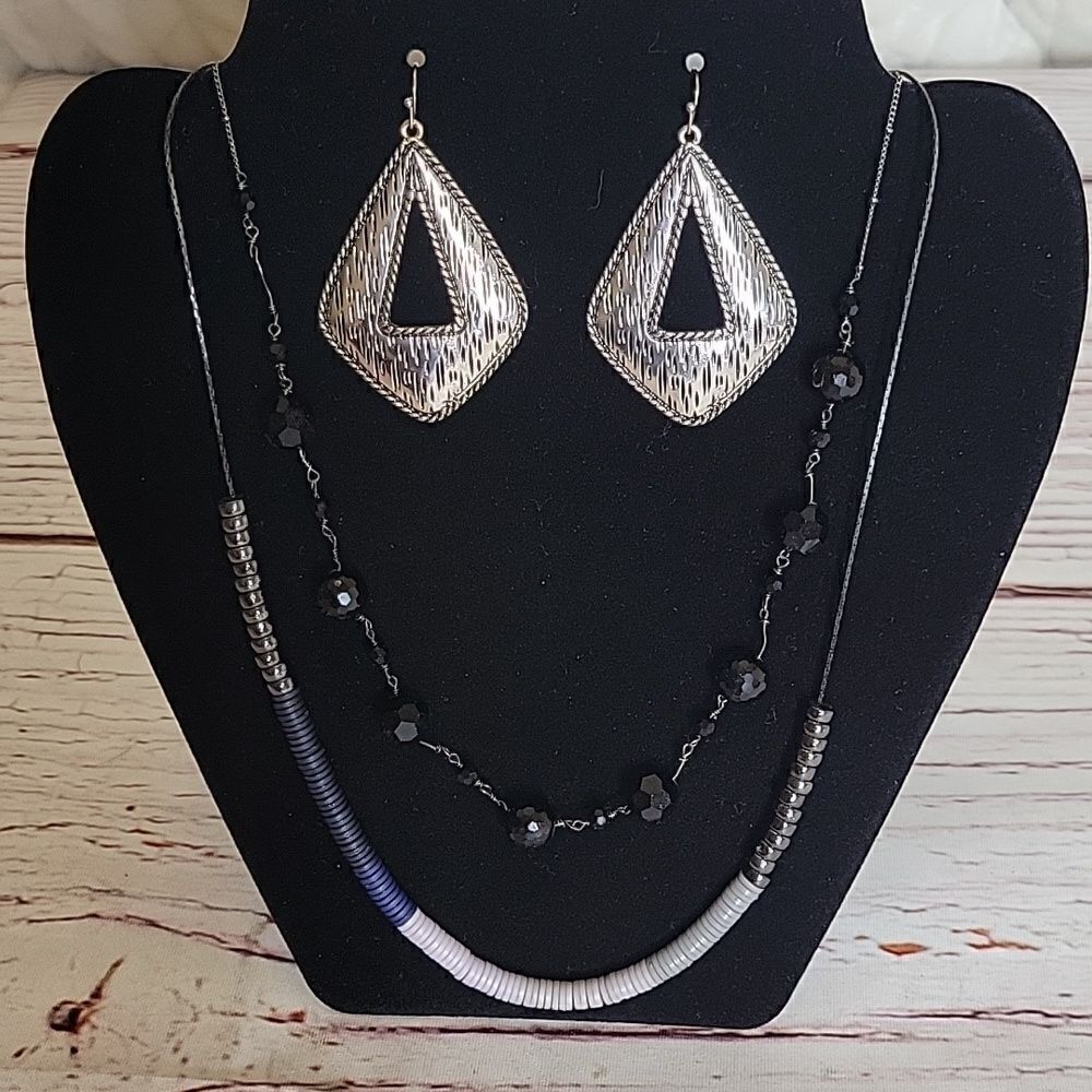 LOFT Three Piece Jewelry Bundle - Picture 3 of 9